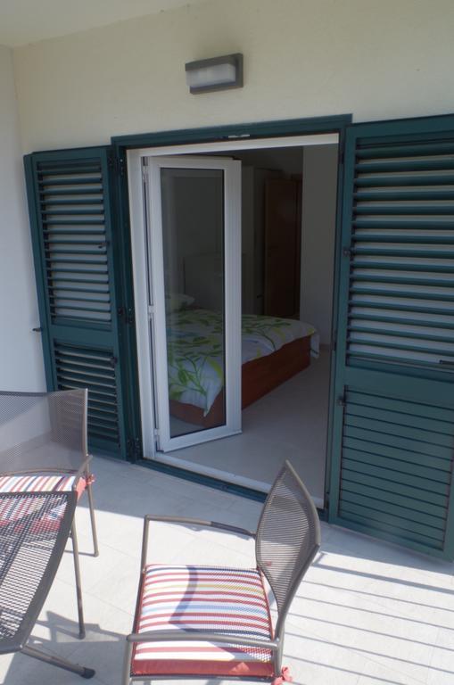 Apartmani Kusic Търпан Екстериор снимка